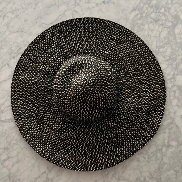 ❤️ BCBGMaxAzria Wide Brim Hat - Picture 3 of 3